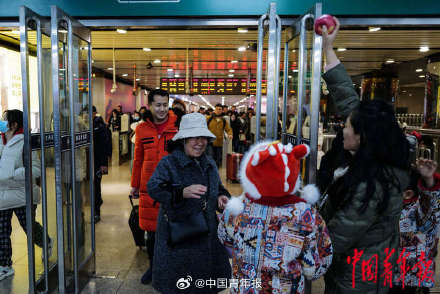 各地迎来春运返程高峰 各地迎来春运返程高峰