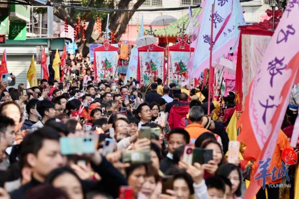万人空巷赏飘色!广州番禺员岗村飘色巡游回归啦 万人空巷赏飘色!广州番禺员岗村飘色巡游回归啦