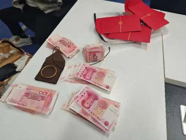 萌娃压岁钱还没捂热乎,就…… 萌娃压岁钱还没捂热乎,就……