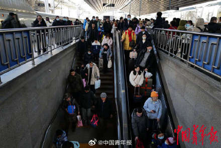 各地迎来春运返程高峰 各地迎来春运返程高峰