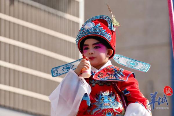 万人空巷赏飘色!广州番禺员岗村飘色巡游回归啦 万人空巷赏飘色!广州番禺员岗村飘色巡游回归啦