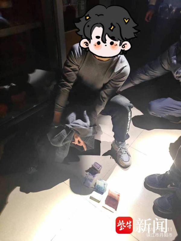 夜晚入室盗窃与女主人遭遇,男子躲进商场楼道内5小时后被抓 夜晚入室盗窃与女主人遭遇,男子躲进商场楼道内5小时后被抓