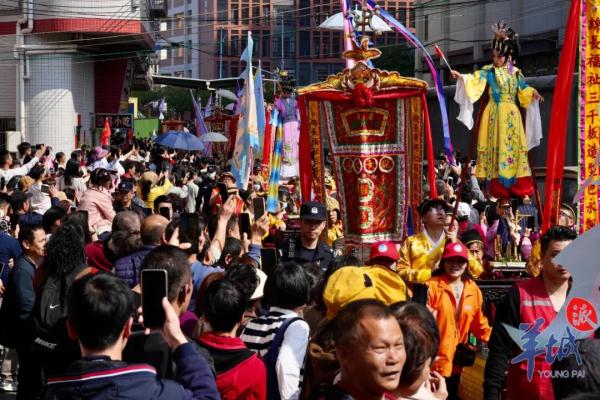 万人空巷赏飘色!广州番禺员岗村飘色巡游回归啦 万人空巷赏飘色!广州番禺员岗村飘色巡游回归啦