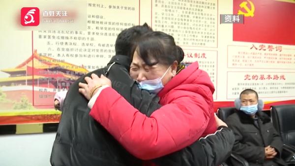 “我一直没有放弃……” 这场“迟到”的婚礼，圆了母亲的人生心愿