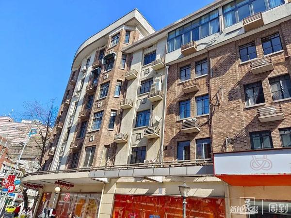 最后一周!淮海路上曾经的“潮店”即将闭店,老客人回来“扫货”...未来,市民期待→ 最后一周!淮海路上曾经的“潮店”即将闭店,老客人回来“扫货”...未来,市民期待→