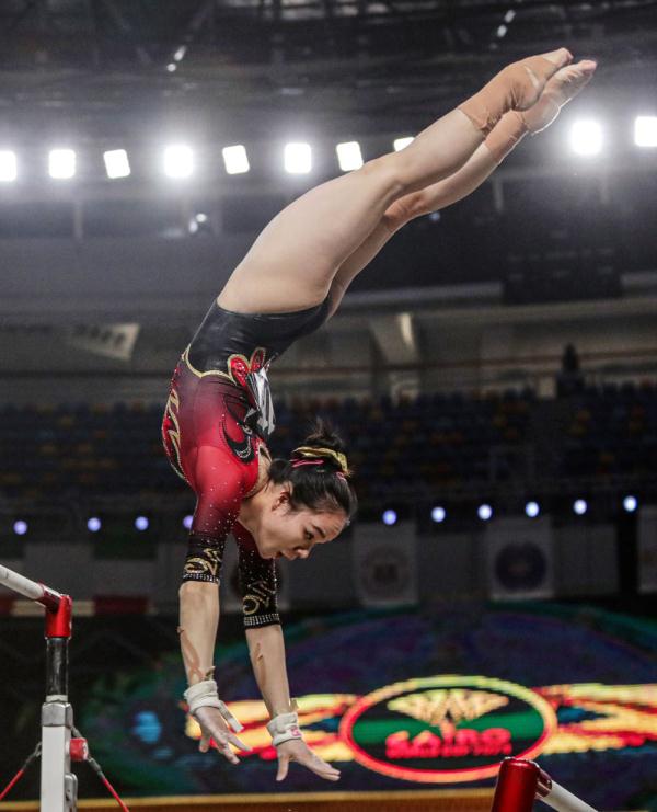 中国选手包揽体操世界杯埃及站女子高低杠决赛冠亚军