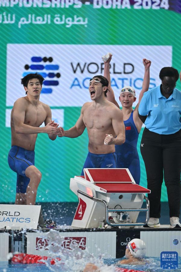 游泳世锦赛丨男女4X100米自由泳接力决赛:中国队夺冠并打破亚洲纪录 游泳世锦赛丨男女4X100米自由泳接力决赛:中国队夺冠并打破亚洲纪录