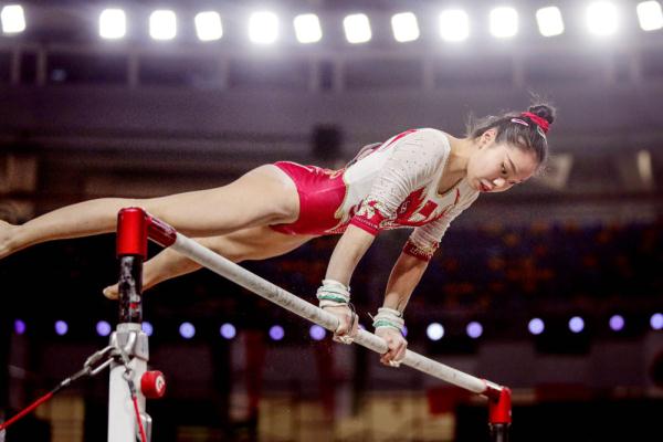 中国选手包揽体操世界杯埃及站女子高低杠决赛冠亚军
