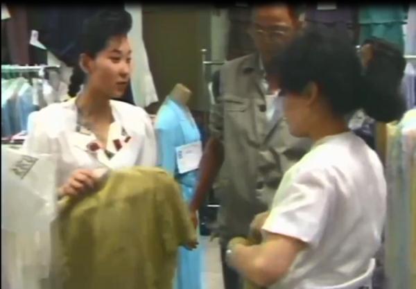 最后一周!淮海路上曾经的“潮店”即将闭店,老客人回来“扫货”...未来,市民期待→ 最后一周!淮海路上曾经的“潮店”即将闭店,老客人回来“扫货”...未来,市民期待→