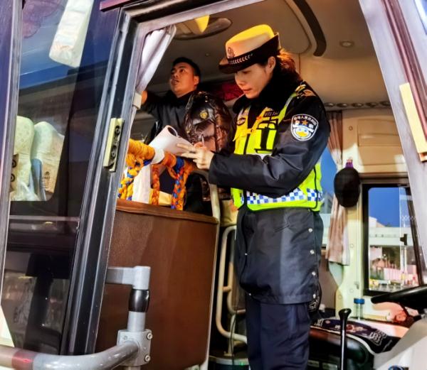 护航春运旅途！成都交警暖心安排