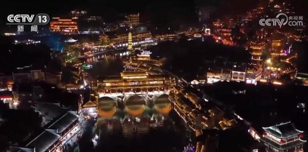 各地庙会、灯展轮番上演 中国传统非遗文化让年味儿更浓