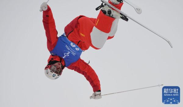 全冬会|自由式滑雪公开组男子雪上技巧：北京队选手龙昊夺冠