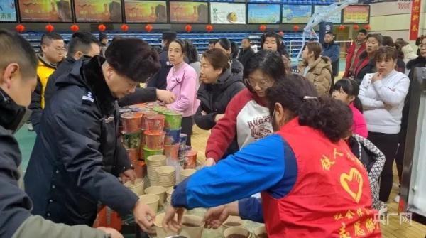 超4万名旅客滞留!多地启动应急预案→ 超4万名旅客滞留!多地启动应急预案→