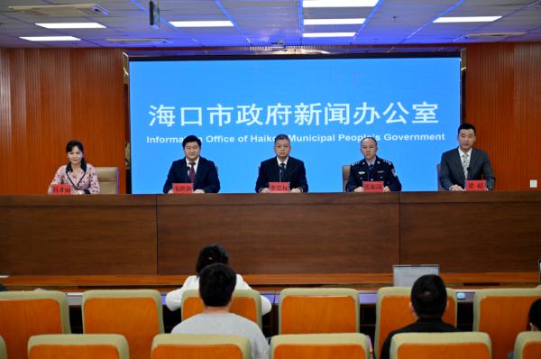 热点 | 1家5口三亚回新疆机票要10万？官方回应“过海效率低”等问题