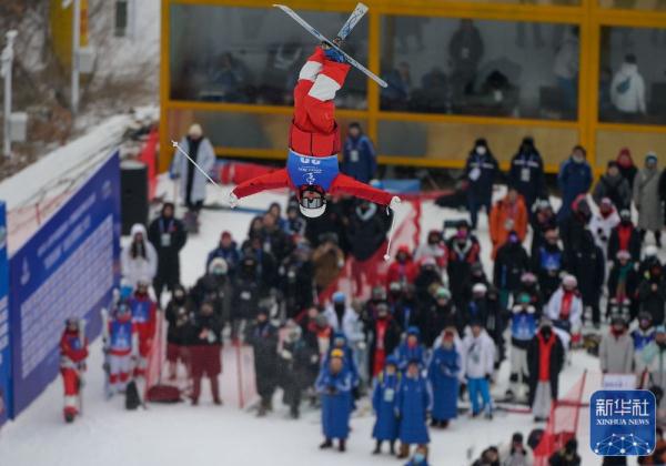 全冬会|自由式滑雪公开组男子雪上技巧：北京队选手龙昊夺冠