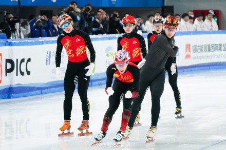 “十四冬”短道速滑:孙龙、张楚桐500米夺冠 “十四冬”短道速滑:孙龙、张楚桐500米夺冠