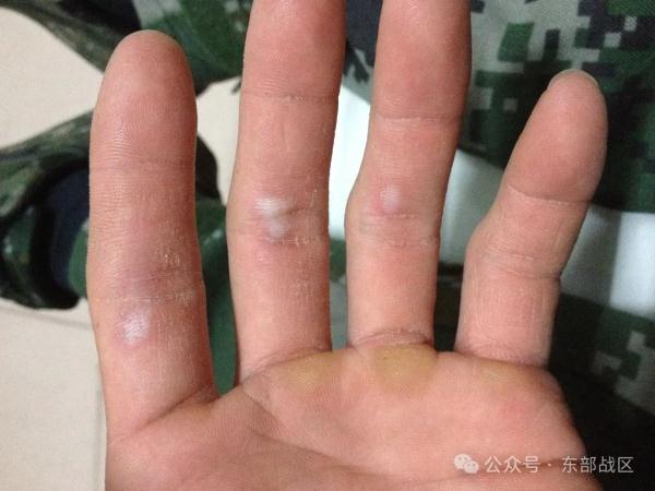 他入伍13年，荣立三等功两次、二等功一次