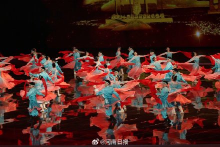 点燃冰雪激情绽放中国梦想：第十四届全国冬季运动会开幕