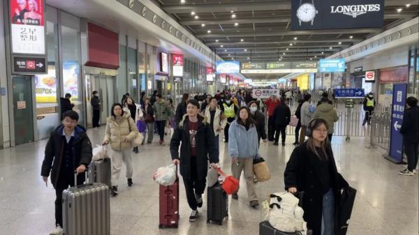 每小时突破30000人！记者直击虹桥枢纽返程客流峰值夜