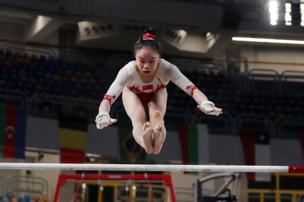 中国选手包揽体操世界杯埃及站女子高低杠决赛冠亚军
