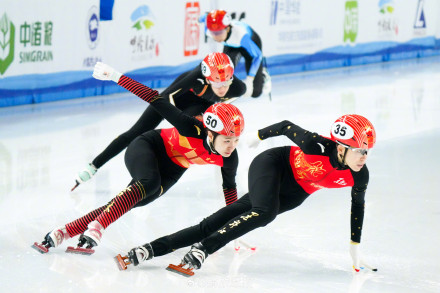 “十四冬”短道速滑:孙龙、张楚桐500米夺冠 “十四冬”短道速滑:孙龙、张楚桐500米夺冠