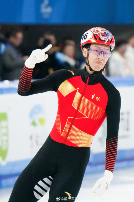 “十四冬”短道速滑:孙龙、张楚桐500米夺冠 “十四冬”短道速滑:孙龙、张楚桐500米夺冠