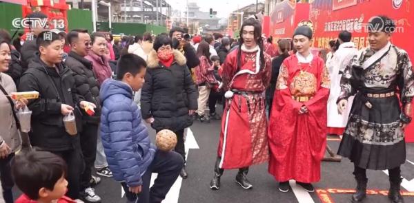 各地庙会、灯展轮番上演 中国传统非遗文化让年味儿更浓