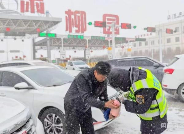 超4万名旅客滞留!多地启动应急预案→ 超4万名旅客滞留!多地启动应急预案→