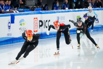 “十四冬”短道速滑:孙龙、张楚桐500米夺冠 “十四冬”短道速滑:孙龙、张楚桐500米夺冠