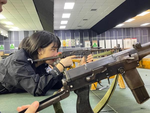 “00后”女警上岗，一天要接100多个电话！