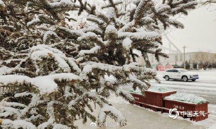 甘肃玉门迎降雪 大地一片银装素裹