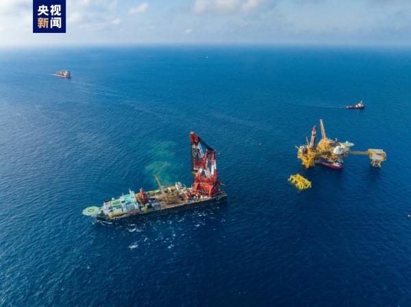 “深海一号”二期综合处理平台开始海上吊装作业