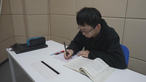 还没上过专业课的大一新生，拿下大奖！自学笔记足足40页......网友：这就是天才加汗水