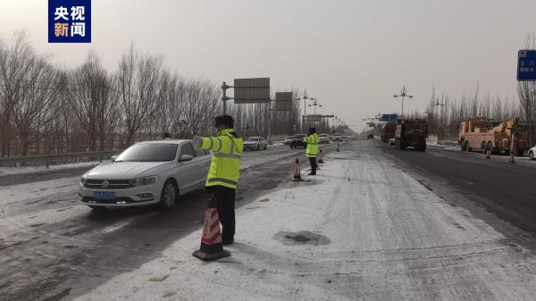 因高速管制滞留甘肃酒泉人员预计今日陆续离甘 因高速管制滞留甘肃酒泉人员预计今日陆续离甘