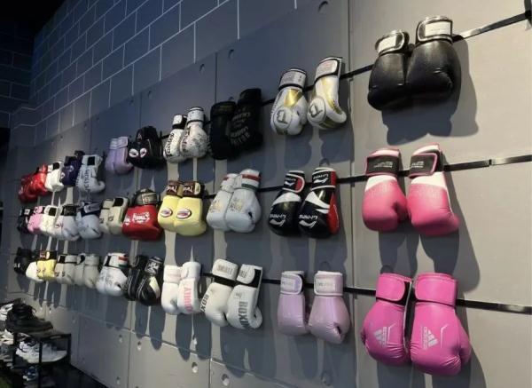 《热辣滚烫》掀起健身潮，“十几节拳击体验课全是女生”