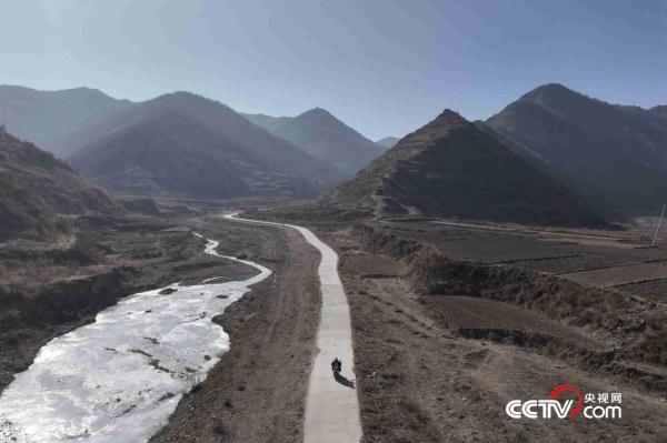 老人和村庄,女孩回到大山之后 老人和村庄,女孩回到大山之后