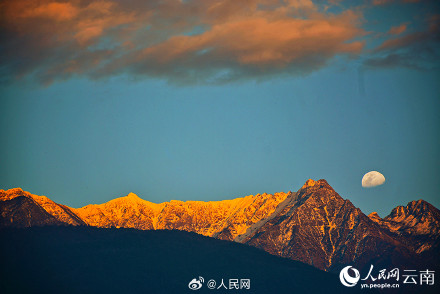 见者好运！大理苍山现日月同辉景观