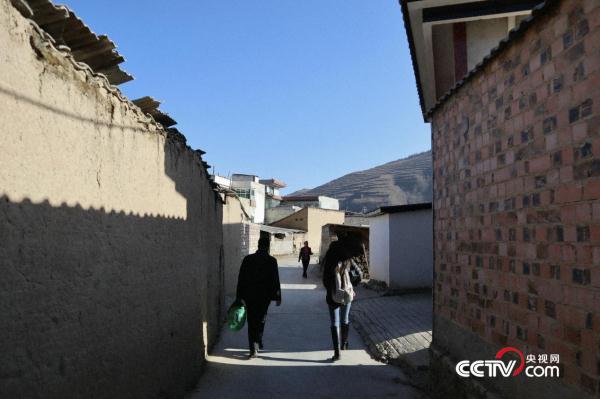 老人和村庄,女孩回到大山之后 老人和村庄,女孩回到大山之后