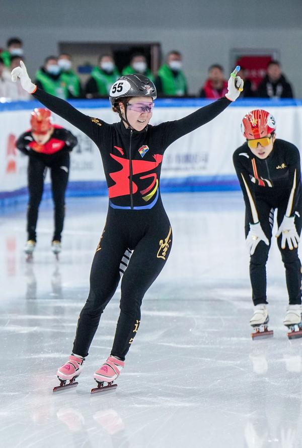 全冬会丨赵元微夺得短道速滑公开组女子1000米冠军