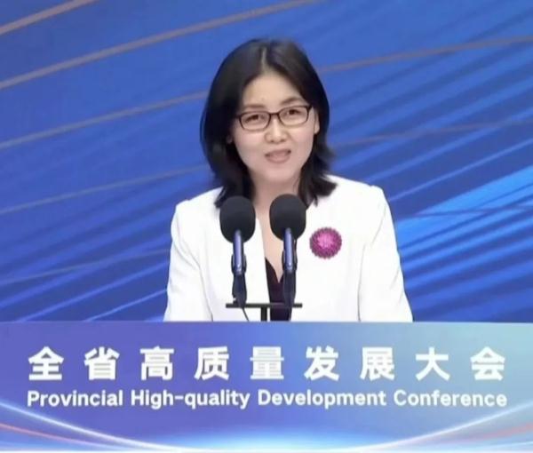 颜宁亮相谈回国感受!连说“honey” 颜宁亮相谈回国感受!连说“honey”