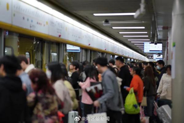 广州地铁：二、七号线开行夜间大站快车，其余线路均无延长运营时间