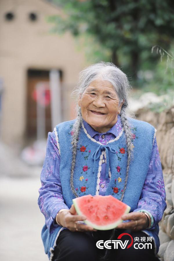 老人和村庄,女孩回到大山之后 老人和村庄,女孩回到大山之后