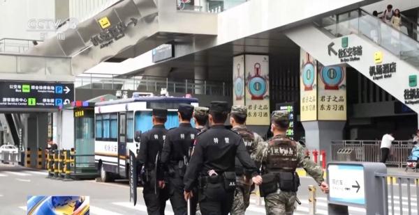 人流、车流均创新高 海南公安多举措保障旅客出行安全 人流、车流均创新高 海南公安多举措保障旅客出行安全