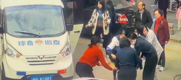 紧急!3岁男孩被压车底!厦门市民合力救援! 紧急!3岁男孩被压车底!厦门市民合力救援!