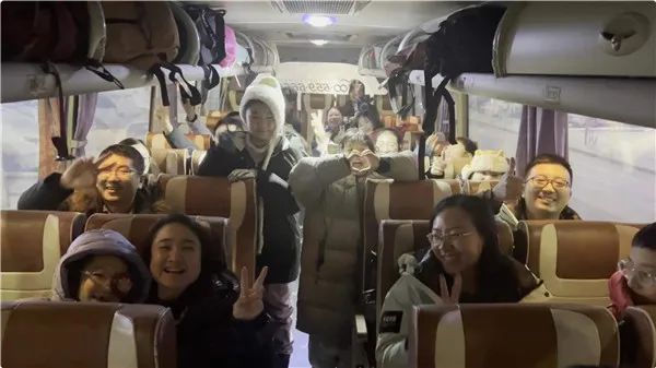 雨雪封路，49名游客滞留伊春景区……龙江交警这波操作圈粉了