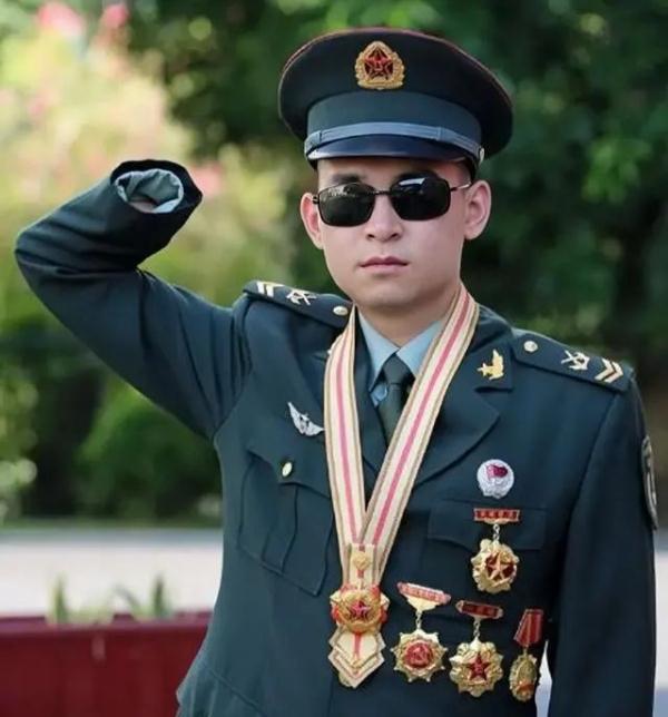 “杜富国伤残了为什么还能留在部队?”这篇回答很有力量 “杜富国伤残了为什么还能留在部队?”这篇回答很有力量