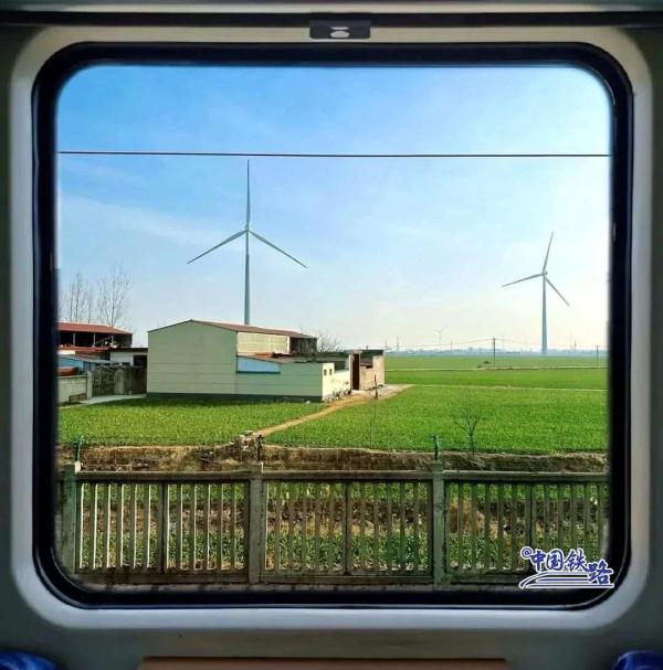 乘务员绘制列车美景时刻表，请查收！