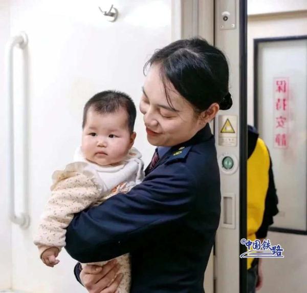 乘务员绘制列车美景时刻表，请查收！