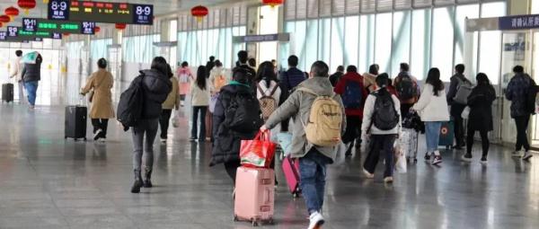 首趟!崇左至广州赴粤返岗动车开行! 首趟!崇左至广州赴粤返岗动车开行!