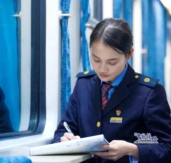 乘务员绘制列车美景时刻表，请查收！